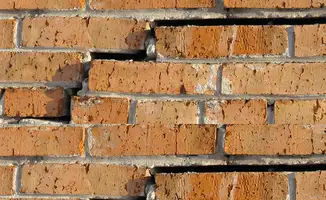 Brick wall with serious structural damage in Norfolk, VA